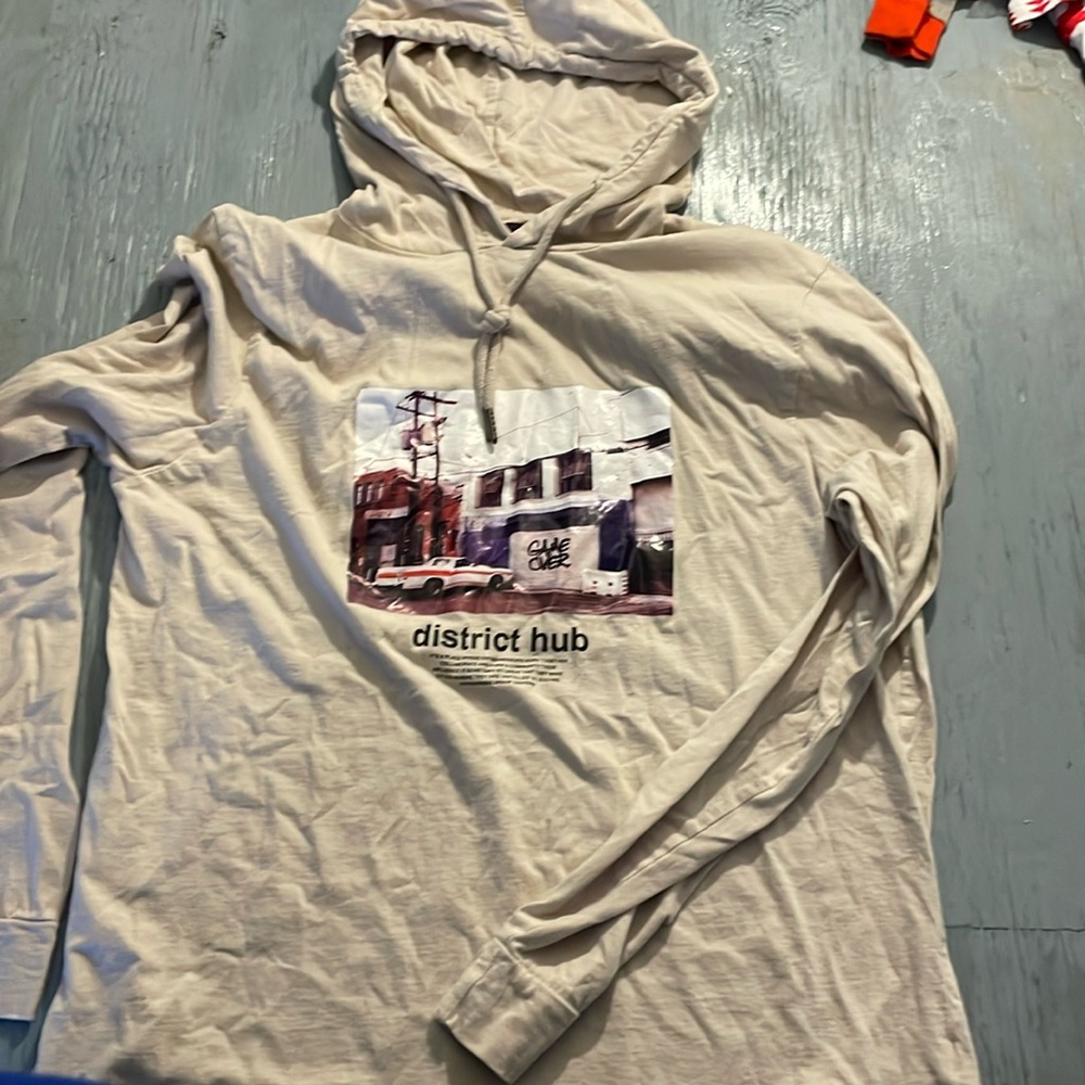 Hooded graphic long sleeve